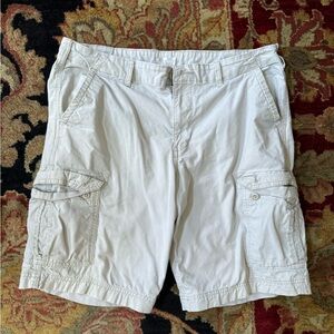 men’s cargo shorts W38